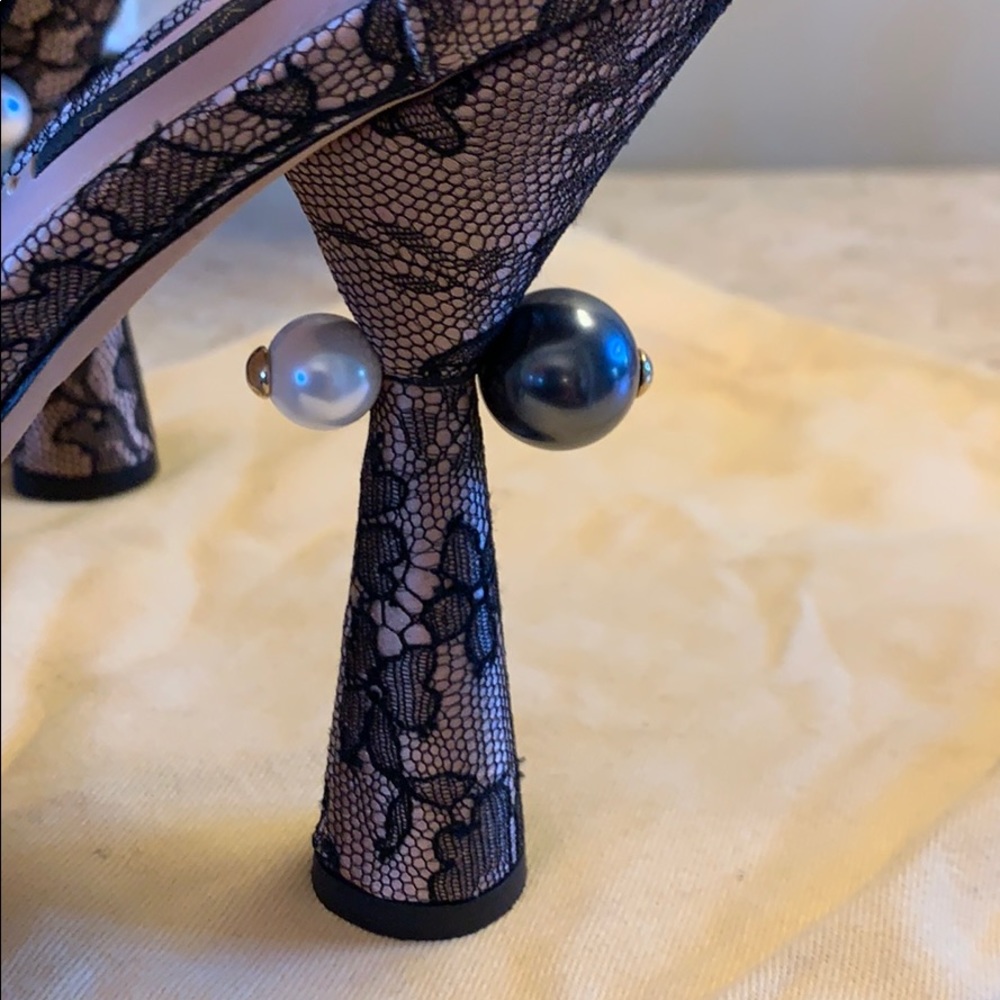 RARE and hard to find Louis Vuitton lace sandals - Picture 7 of 8